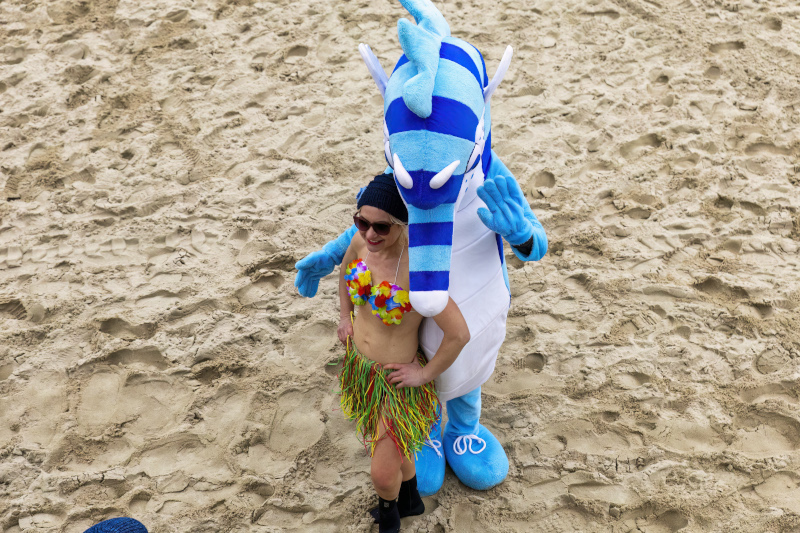 Eisbaden am Strand von Zinnowitz 2023
